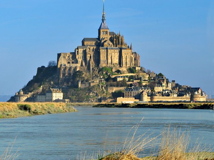 mont st michel normandy cycling